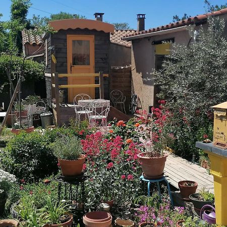 la fée viviane et michel l'enchanteur Robion en Luberon Exterior foto