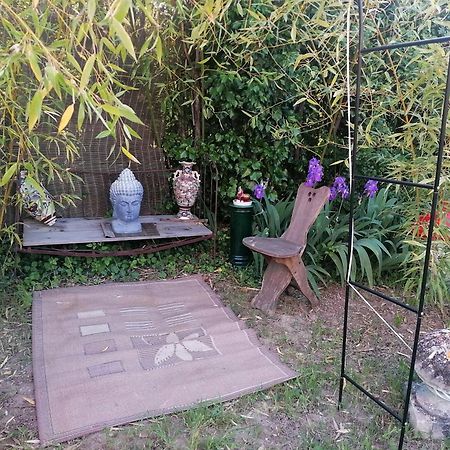 la fée viviane et michel l'enchanteur Robion en Luberon Exterior foto
