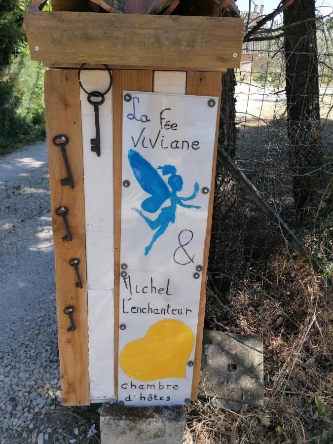 la fée viviane et michel l'enchanteur Robion en Luberon Exterior foto