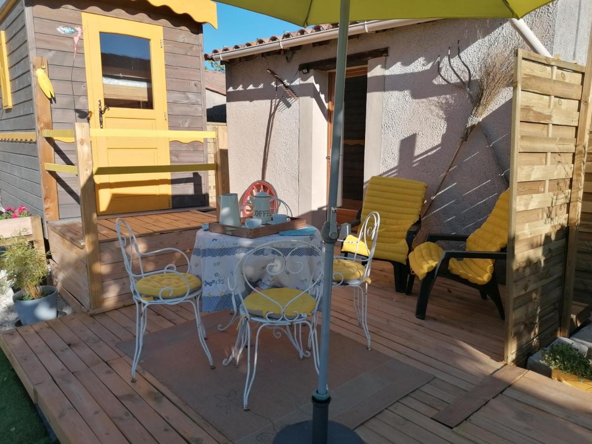 la fée viviane et michel l'enchanteur Robion en Luberon Exterior foto