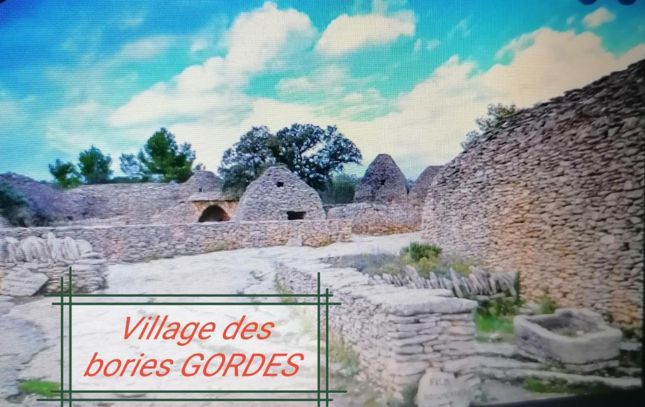 la fée viviane et michel l'enchanteur Robion en Luberon Exterior foto
