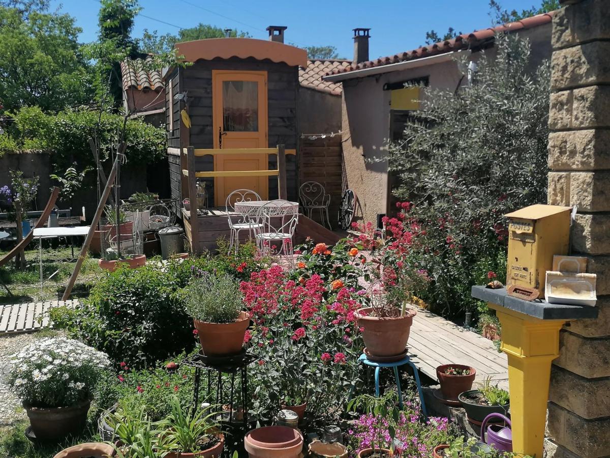 la fée viviane et michel l'enchanteur Robion en Luberon Exterior foto