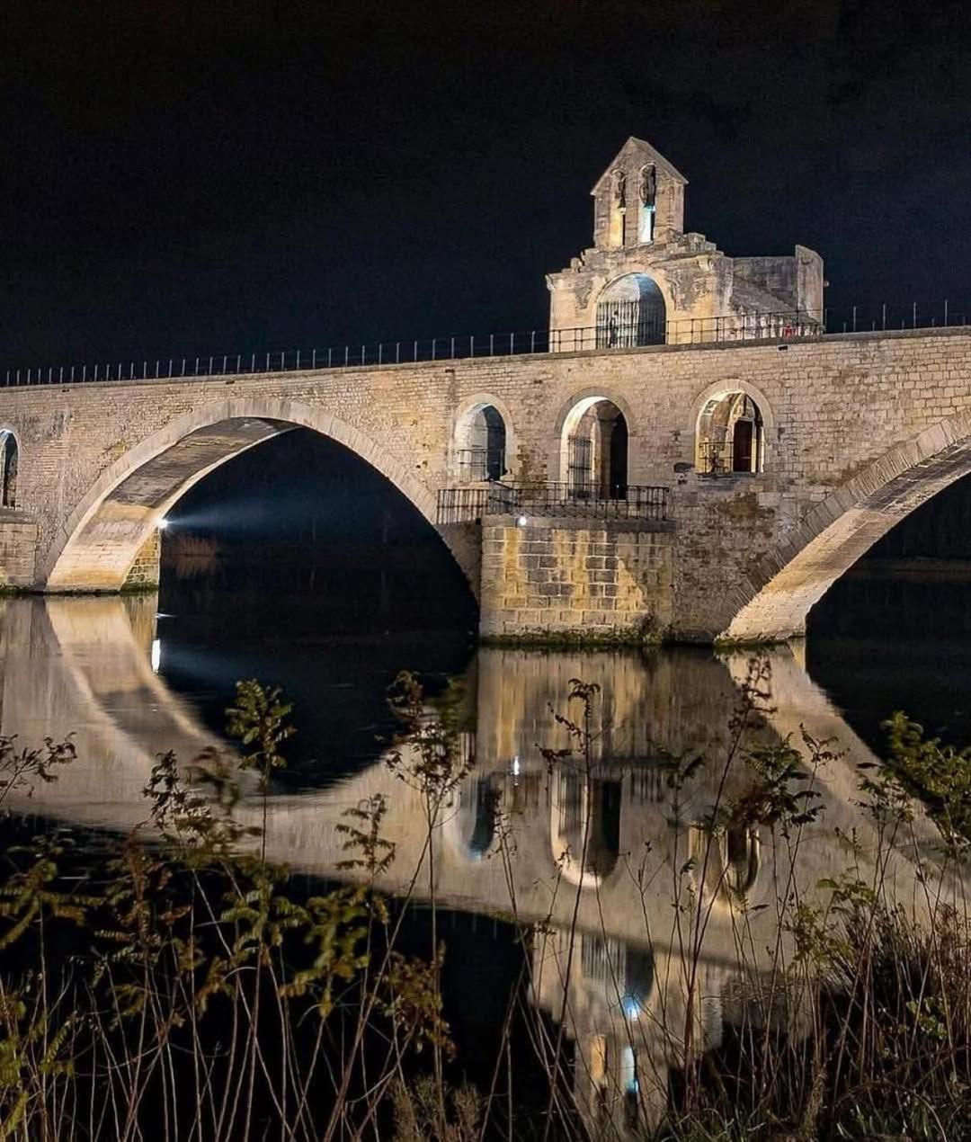 la fée viviane et michel l'enchanteur Robion en Luberon Exterior foto
